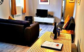 Sunflower Apartment, Family Accommodation Near Tenby In Pembrokeshire